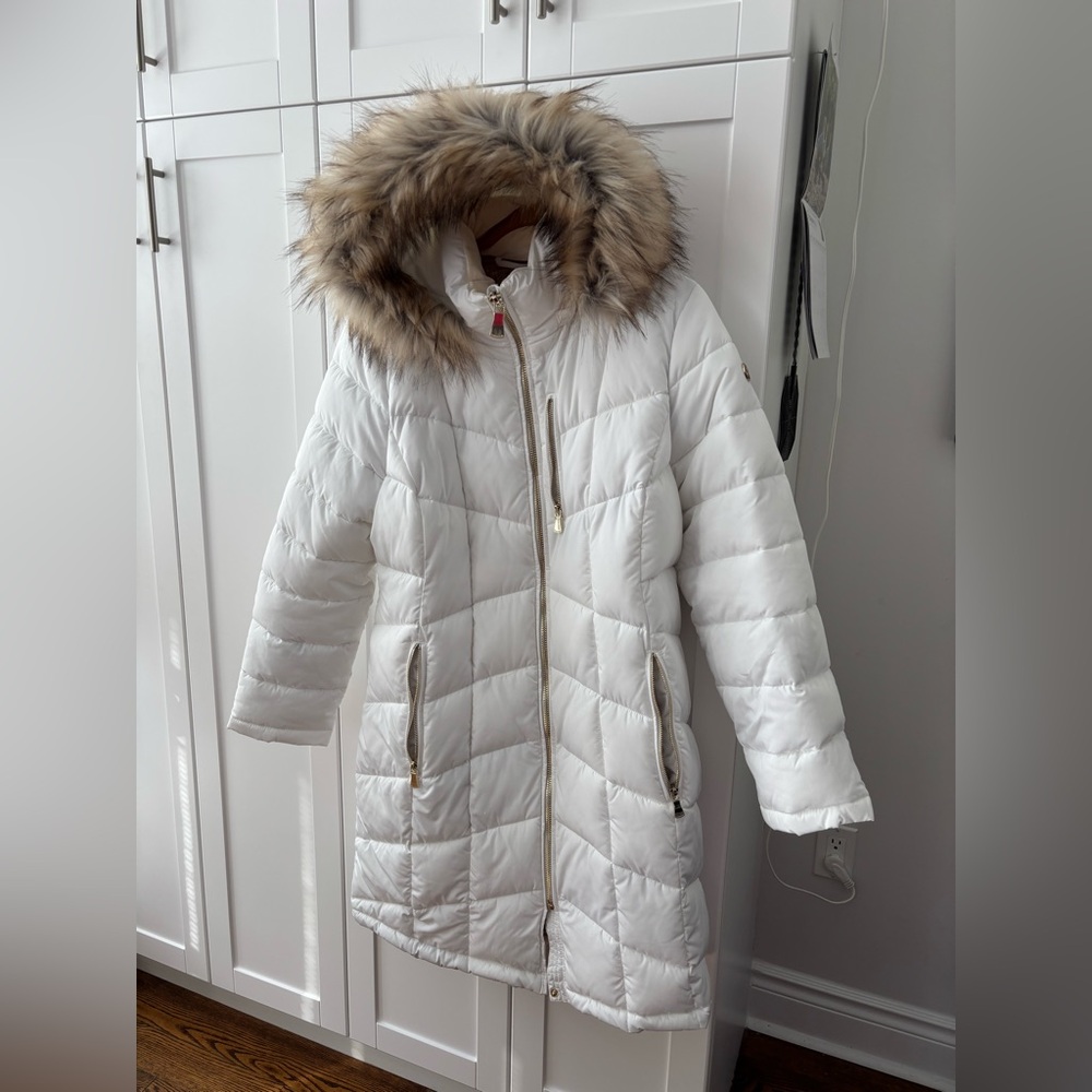 Calvin Klein white coat with beige faux fur detachable collar.